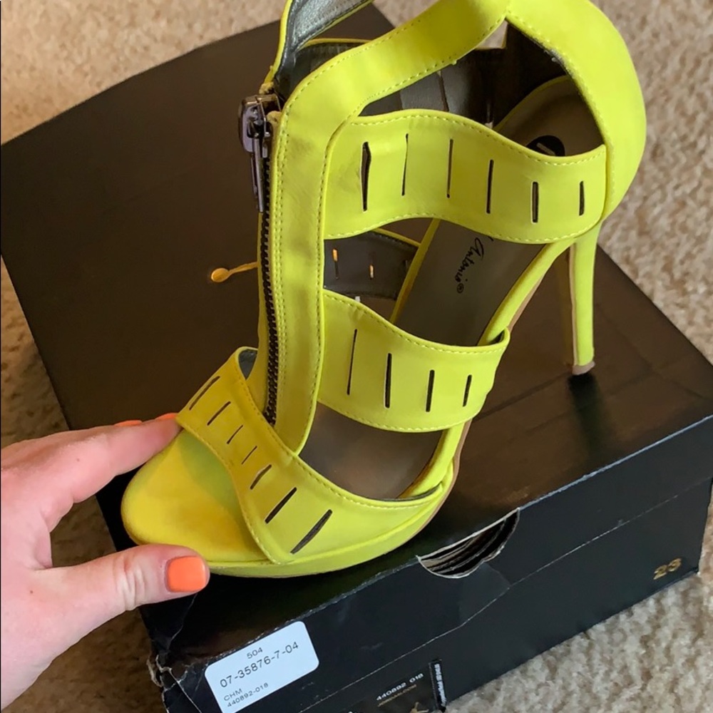Size 8 pumps